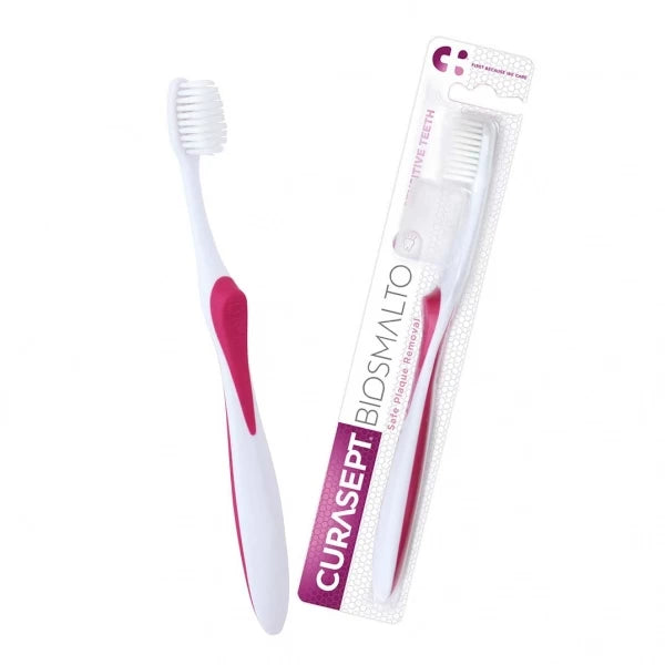Dantų šepetėlis prailgintais šereliais CURASEPT Biosmalto sensitive teeth jautrių dantų valymui